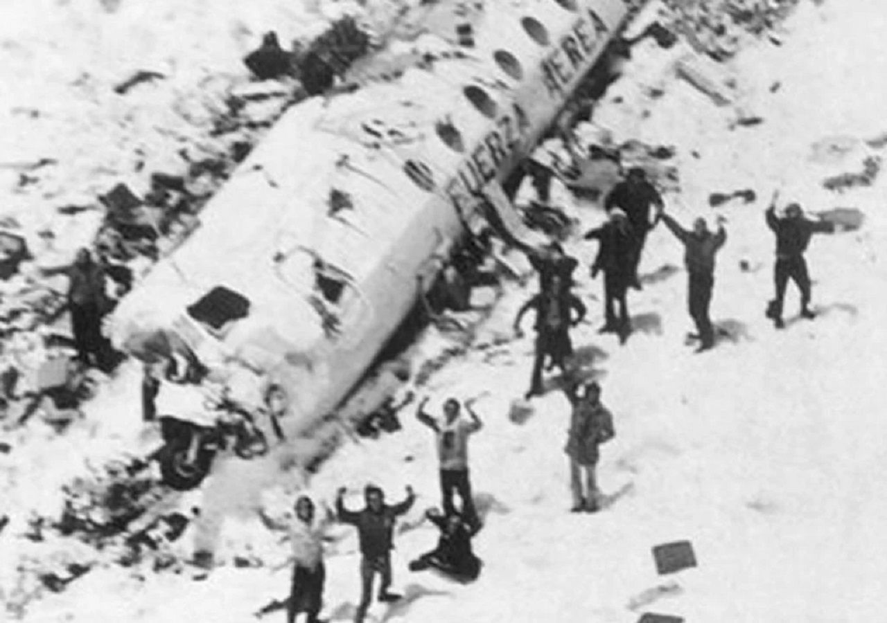 Vamos A Caminar Hasta Morir 50 Años De La Tragedia Aérea De Los Andes