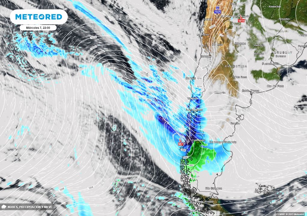 Mapa de precipitaciones y presión de Meteored que muestra un sistema frontal llegando al sur de Chile