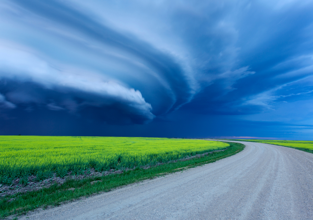 Las supercélulas o superceldas de tormenta son formaciones convectivas con rotación Las supercélulas o superceldas de tormenta son formaciones convectivas con rotación