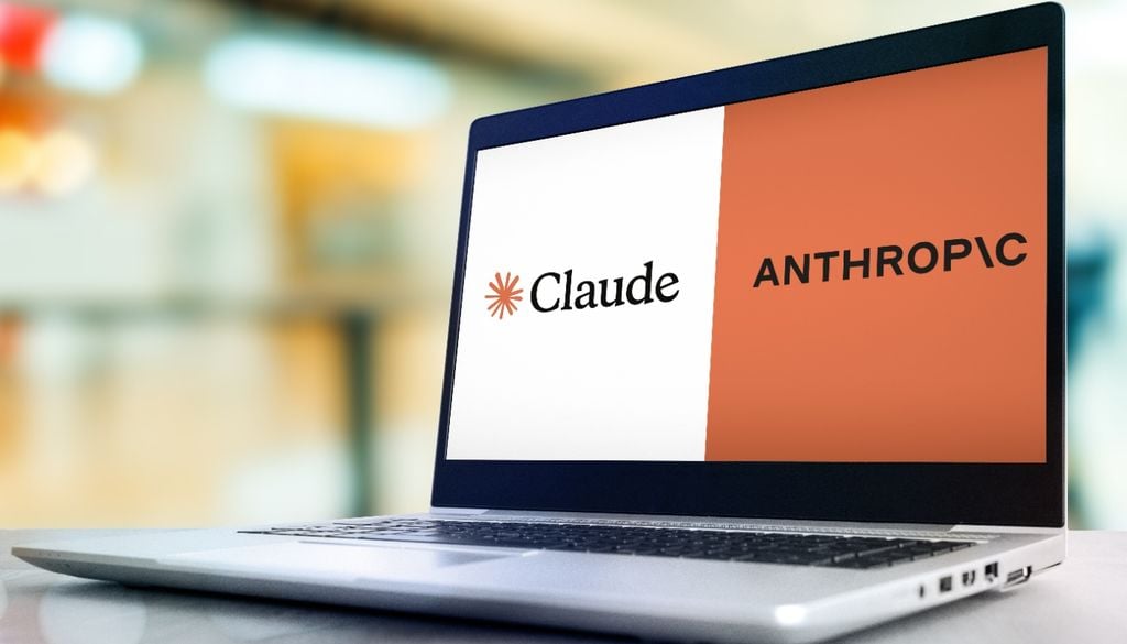 Una sponda laica e tecnica al Papa è stata offerta da Christopher Olah, co-fondatore di Anthropic che, in perfetta sintonia con le posizioni espresse dal CEO dell'azienda Dario Amodei, dimostra come il bisogno di una bussola morale sia avvertito innanzitutto da chi quegli algoritmi contribuisce a scriverli. Il tentativo è che da strumento utile all'umanità, l'AI possa diventare una seria minaccia.
