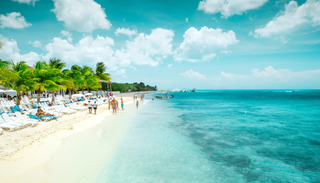 Vecinos y ambientalistas en Cozumel denuncian privatizaci&oacute;n de playas violando la Ley de Bienes Nacionales