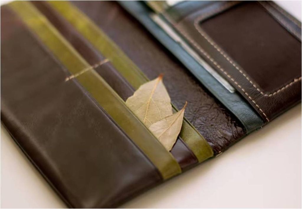 carteira com folhas de louro