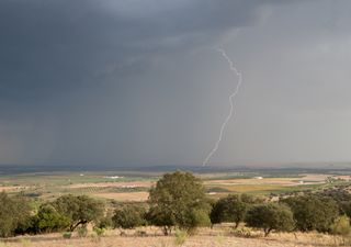 Fim de semana de aguaceiros, trovoada e ‘chuva de lama’