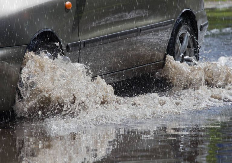 Vem aí um temporal de chuva, vento forte e trovoada! Vem aí um temporal de chuva, vento forte e trovoada!