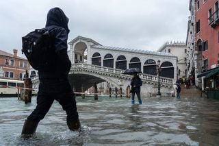 Venezia, il MOSE si &egrave; alzato gi&agrave; 23 volte in poche settimane per fermare l'acqua alta: &egrave; record, ma non &egrave; finita