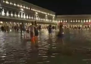 Venezia, ecco i video dell'insolita acqua alta di agosto