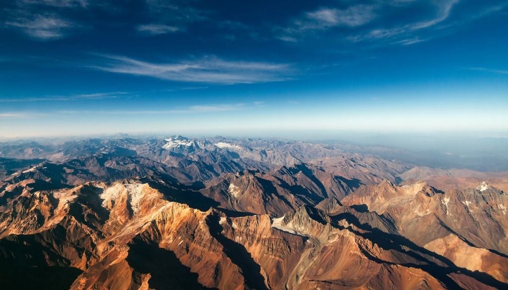 El “forzejeo” provocado por las distintas placas ubicadas bajo el territorio sudamericano hace que la cordillera, de punta a punta, esté en constante tensión.