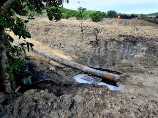 Veracruz bajo petróleo: derrame de Pemex contamina 8 kilómetros del Río Pantepec