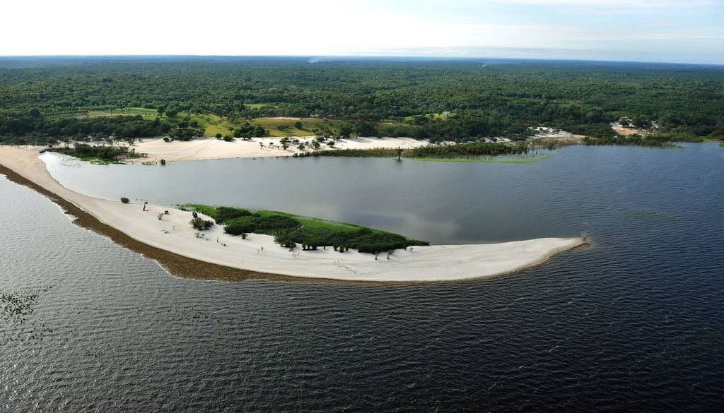 A bela Praia da Lua em Manaus. Crédito: Mário Oliveira/MTUR.