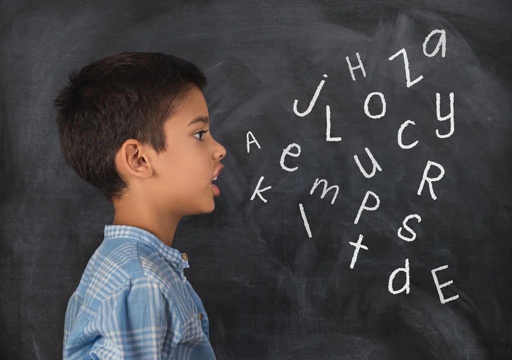 La plupart des enfants disent des mots simples d'ici 18 mois et des phrases ou des phrases vers deux ou trois ans, mais d'autres parlent bien plus tôt. Une étude de l'Université Harvard a découvert pourquoi.