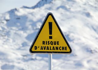 Vers une nouvelle tempête de neige ce week-end en montagne : alerte aux avalanches ! 
