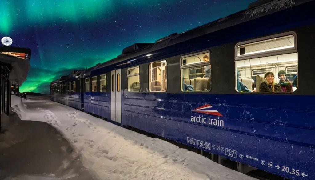 Trenes astroturismo Vía Láctea viajes turismo En tiempos dominados por las pantallas y la hiperconectividad, estos viajes parecen ofrecer algo cada vez más escaso: silencio, oscuridad y tiempo para contemplar el cielo.
