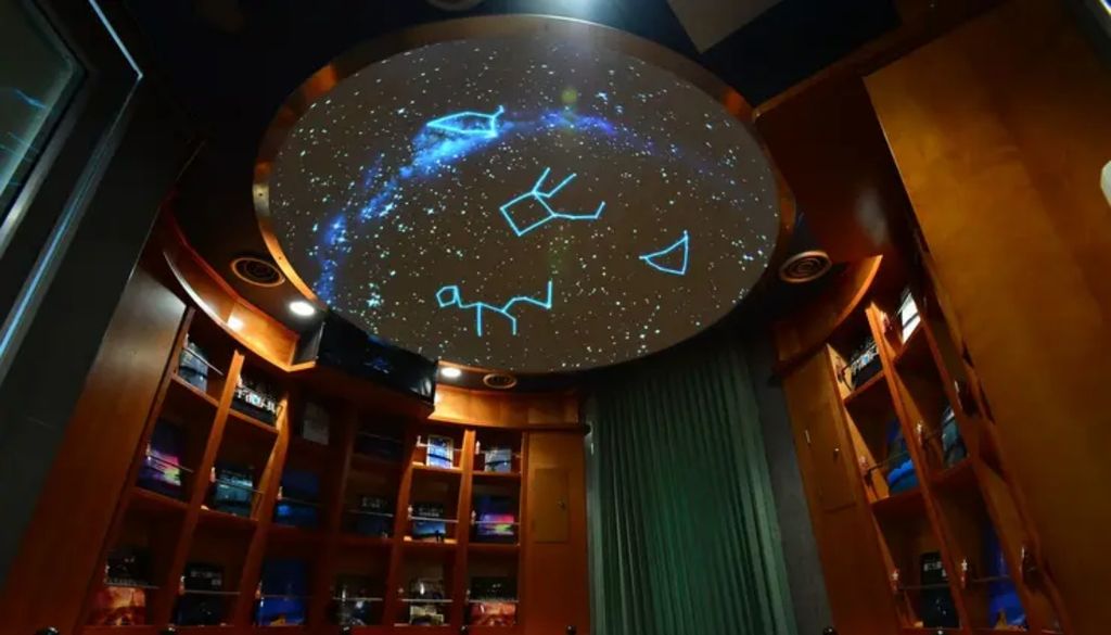 Trenes astroturismo Vía Láctea viajes turismo El “High Rail 1375” tiene un mini planetario que proyecta imágenes del cielo nocturno.