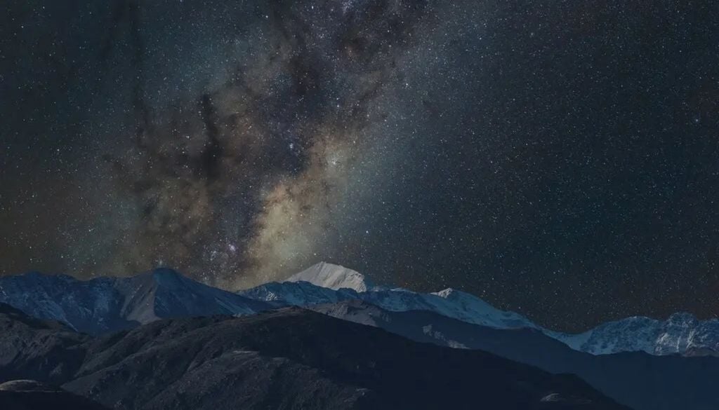 Trenes astroturismo Vía Láctea viajes turismo Si las nubes impiden observar el cielo, el museo local ofrece una experiencia virtual mediante realidad virtual.