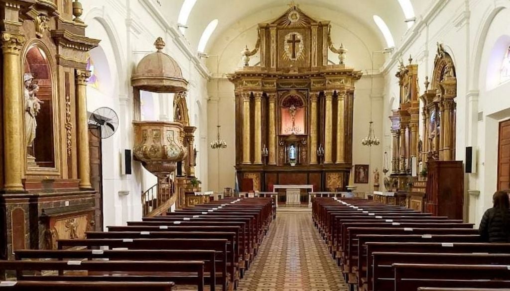 Iglesia Parroquial Exaltación de la Cruz en Capilla del Señor Iglesia Parroquial Exaltación de la Cruz en Capilla del Señor