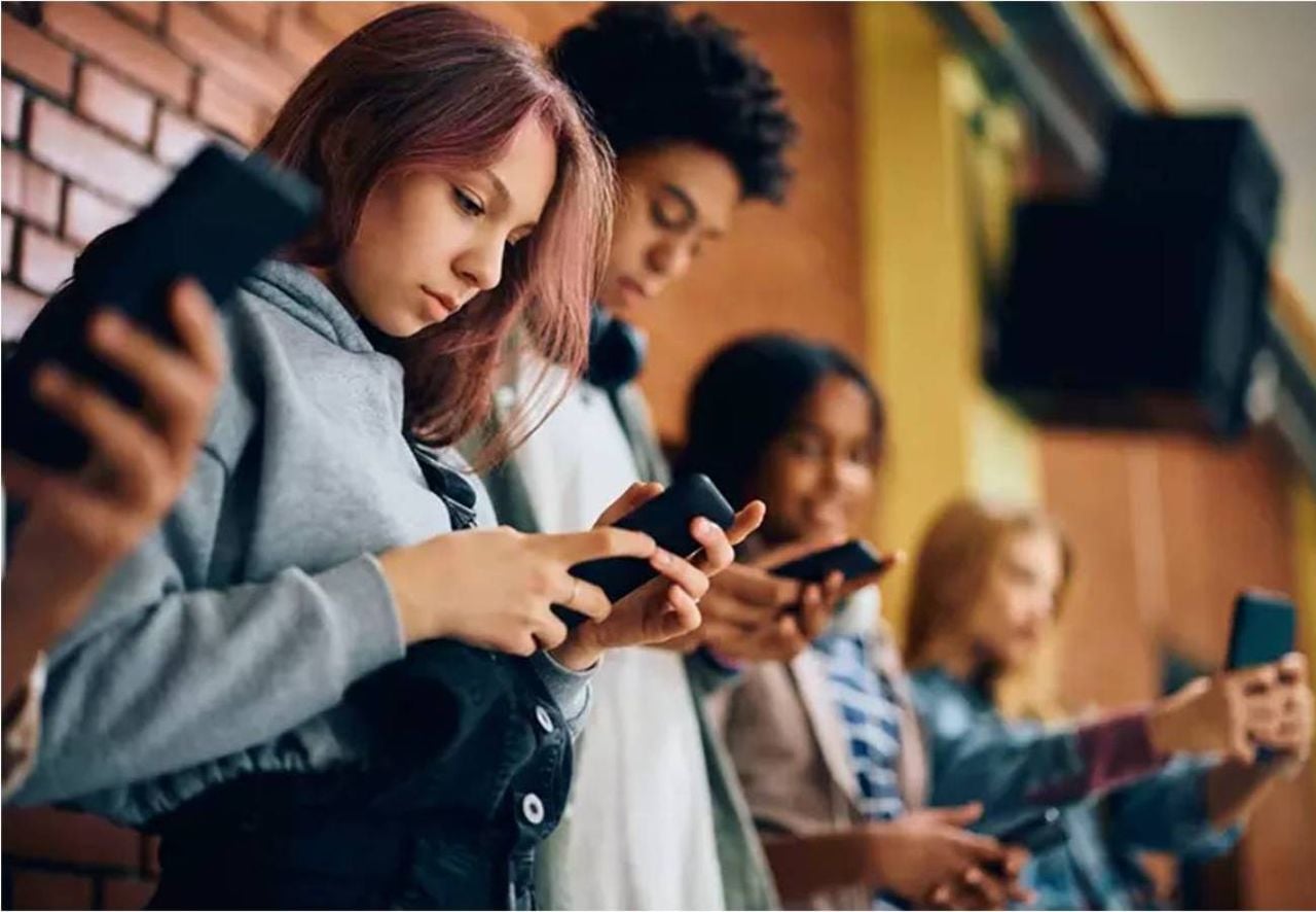 Adicción digital: el uso descontrolado de las redes sociales provoca una epidemia de ansiedad entre los jóvenes