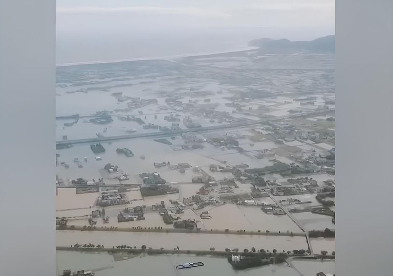 Vídeo: el tifón Fung-wong provoca inundaciones muy graves en Taiwán tras dejar lluvias de más de 600 l/m2