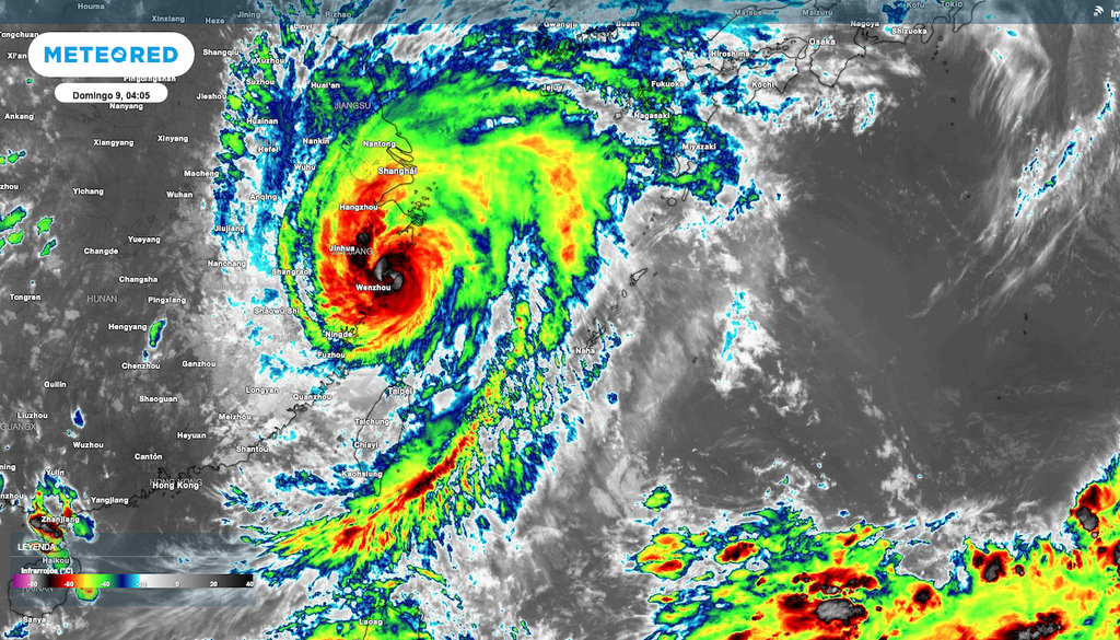 La imagen satelital, muestra la nubosidad convectiva asociada a "Dolphin", al momento del impacto en costas de China.