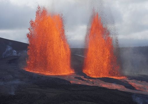 Video impactante: una super erupci&oacute;n del volc&aacute;n Kilauea en Hawai, deja peligrosas fuentes de lava de cientos de metros