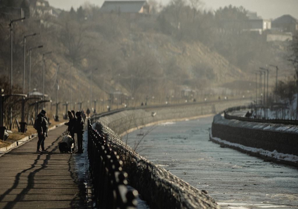 El río Esentai a su paso por Almatý, la ciudad más grande de Kazajistán.
