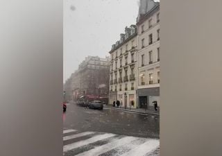 Video: la llegada de una potente irrupci&oacute;n de aire &aacute;rtico cubre de nieve las calles del centro de Par&iacute;s