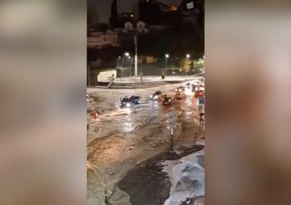 Vídeo: las lluvias torrenciales colapsan el norte de Argelia y convierten las calles de varias ciudades en ríos