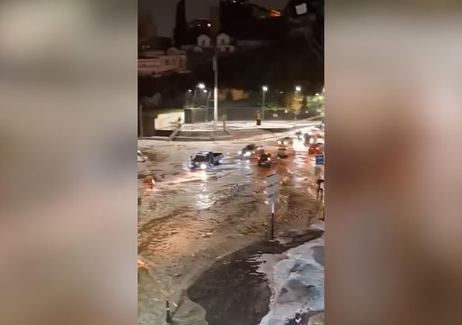 Vídeo: las lluvias torrenciales colapsan el norte de Argelia y convierten las calles de varias ciudades en ríos