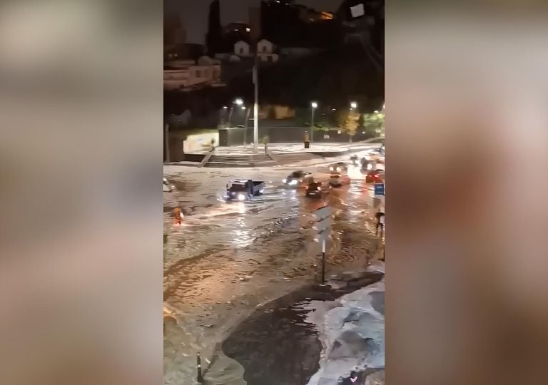 Vídeo: las lluvias torrenciales colapsan el norte de Argelia y convierten las calles de varias ciudades en ríos