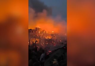 Vídeo: un devastador incendio calcina cientos de viviendas y provoca el caos en Davao City, Filipinas