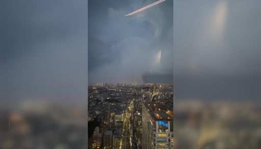 Un revent&oacute;n h&uacute;medo sorprende a millones de personas en Tokio tras dejar lluvias muy fuertes, vendavales y granizo
