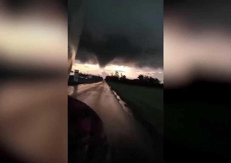 V&iacute;deo: un impresionante tornado deja vientos de m&aacute;s de 200 km/h y desata el caos en el Alto Paran&aacute;, Paraguay