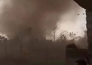 Un tornado con vientos de 200 km/h arrasa Karanjia (India) dejando varios fallecidos y m&aacute;s de 100 viviendas destruidas