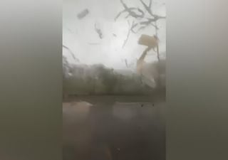 Vídeo: un violento tornado arrasa Sijangkang, en Malasia, causando heridos y desatando el pánico
