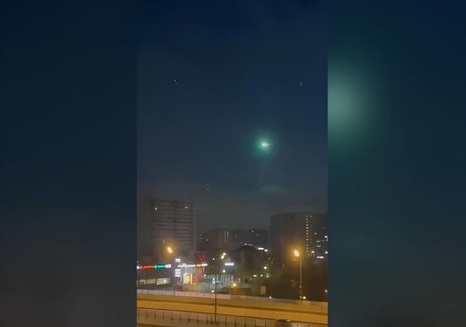 Vídeo: una gran bola de fuego verde ilumina el cielo de Moscú, ¿meteorito o escombros espaciales?