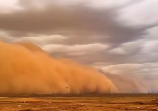 Video: una colosal tormenta de arena se ‘traga’ parte de la provincia china de Gansu