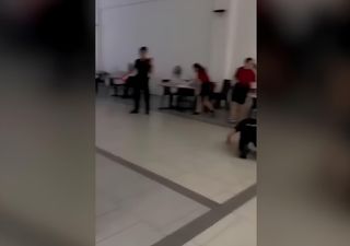 Vídeo: un vendaval extremo en Kepong, Malasia, deja rachas de más de 100 km/h que arrastran a personas por las calles