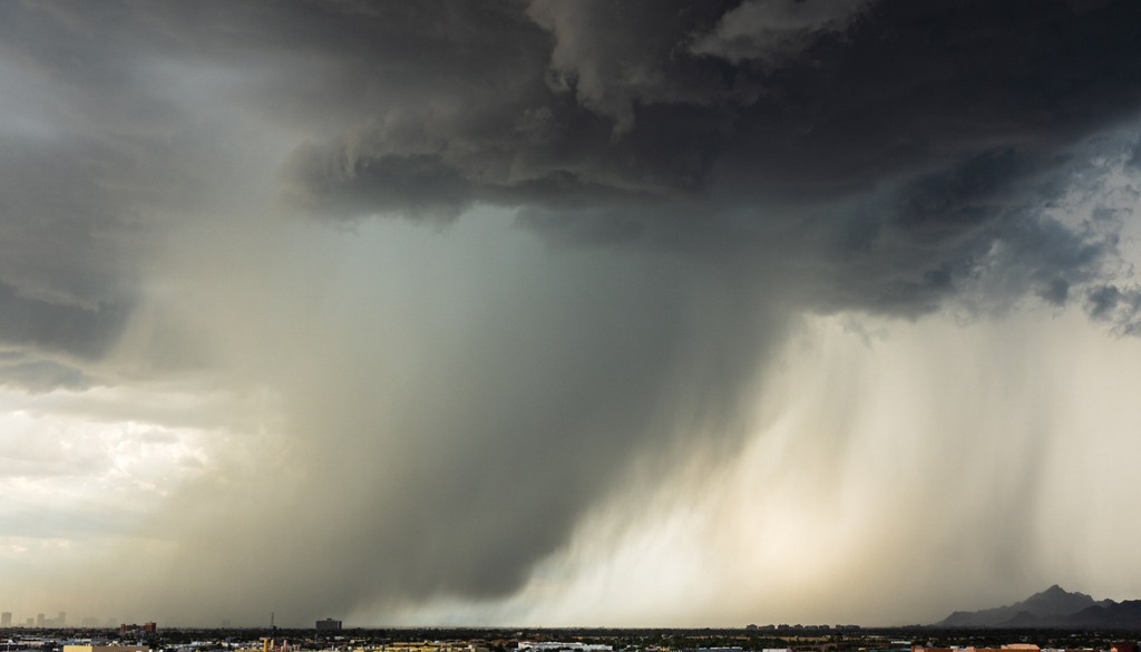 ciencia; meteorologia; tormenta severa; tiempo Un reventón o downburst se originan en tormentas intensas cuando una potente corriente descendente golpea el suelo y se dispersa horizontalmente.