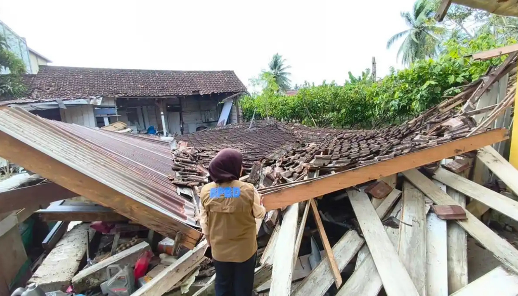 Palu; Indonesia; terremoto; desastre; noticia; Cinturon de Fuego del Pacifico Se reportaron afectaciones a 110 familias durante el sismo en la región de Sulawesi Central. Imagen tomada de Tribun Palu.