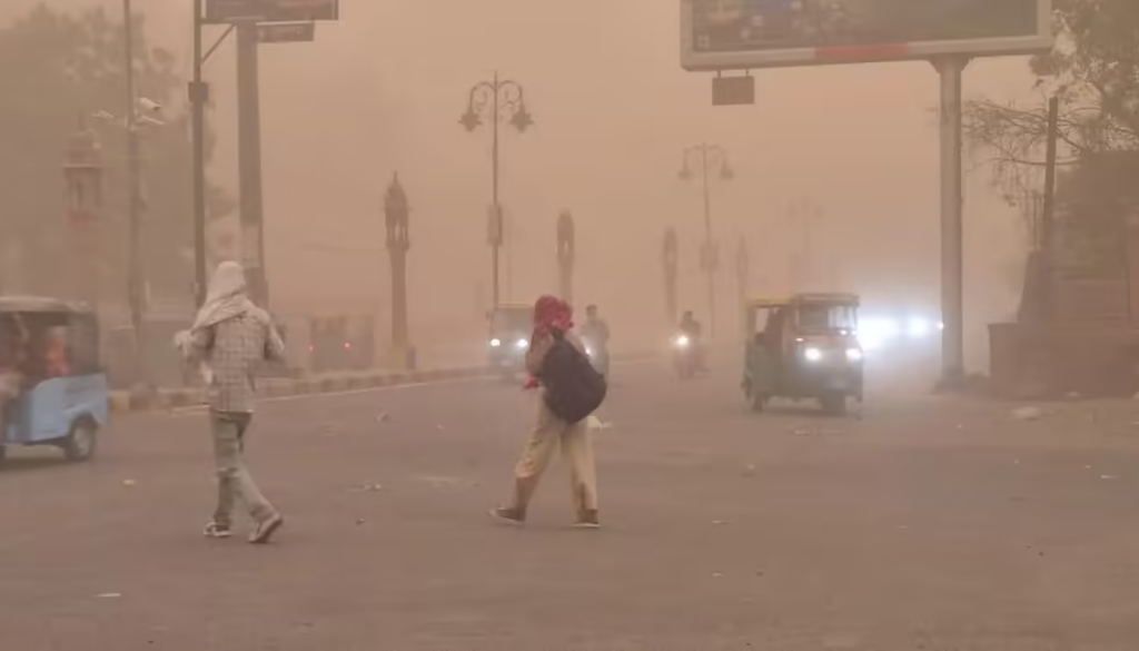 India; dust storm; riesgo; desierto; tormenta Bikaner a las 2:00 pm (hora local) consumida bajo el polvo.