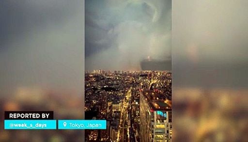 Video viral: violenta micror&aacute;faga h&uacute;meda azota dejando destrucci&oacute;n a su paso en Tokio, Jap&oacute;n