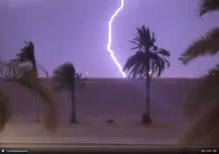 Videos de las supertormentas en Omán que generan caos y desesperación