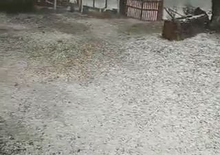 Espectacular lluvia de granizo se registró en el sur de Chile