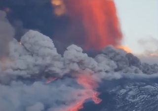 Les images impressionnantes de l'éruption spectaculaire du volcan Etna