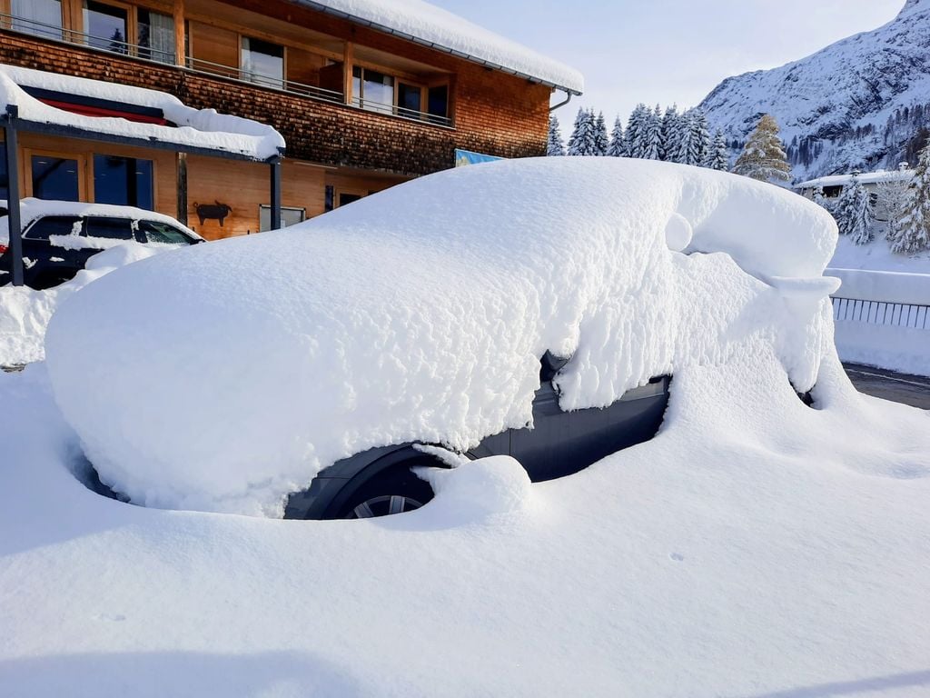 Schnee Viel Schnee und starker Wind wird weiterhin zu einer sehr großen Lawinengefahr in den Alpen führen (Foto: Markus Köss am Arlberg))