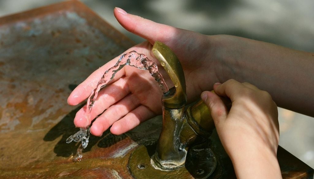 Städtische Trinkbrunnen sollen an heißen Tagen die Wasserversorgung in der Stadt sichern. Städtische Trinkbrunnen sollen an heißen Tagen die Wasserversorgung in der Stadt sichern. Bild: congerdesign/Pixabay
