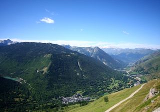 Vielha, el refugio invernal en el corazón de los Pirineos con una exquisita arquitectura y gastronomía