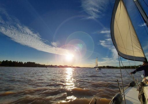 Viento del sudeste y m&aacute;s nubes que sol: te contamos la clave para elegir el mejor d&iacute;a para navegar en el R&iacute;o de la Plata