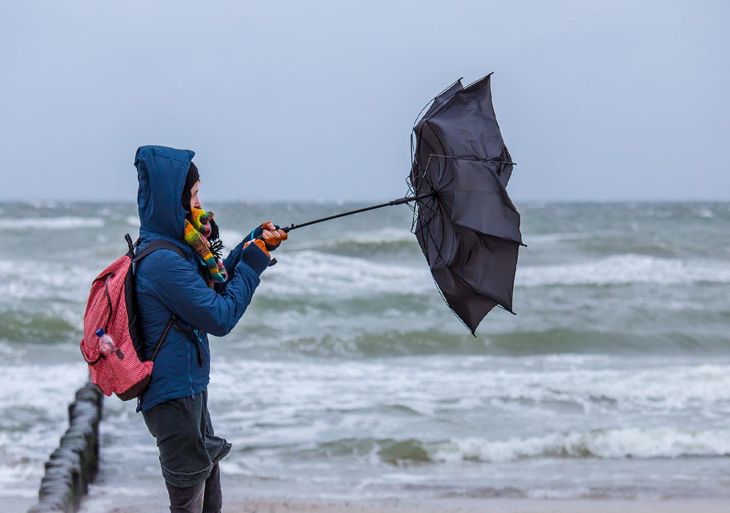 invierno con lluvia y viento