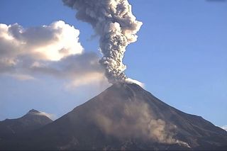 Vigilancia por satélite de los volcanes más activos de la Tierra