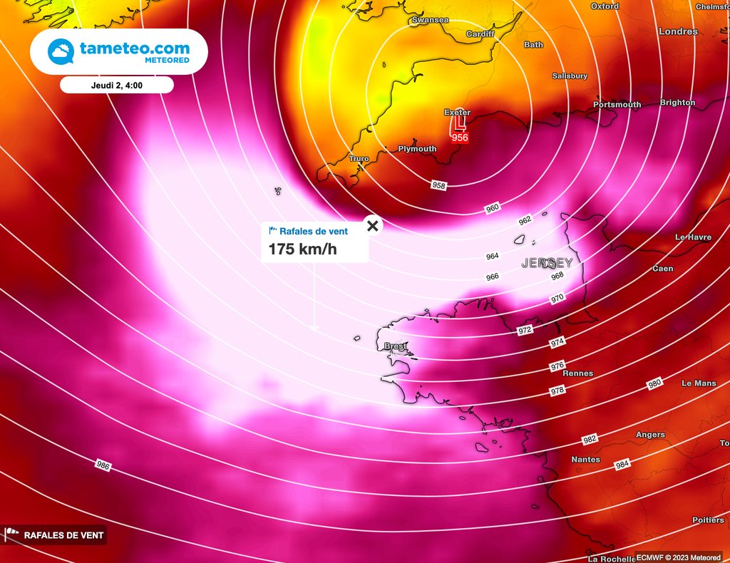 Au large, les 180km/h risquent de souffler en mer. Cela montre l'importance des vents associées à la tempête Ciaran.